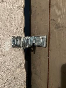 Geöffnete Kellertür